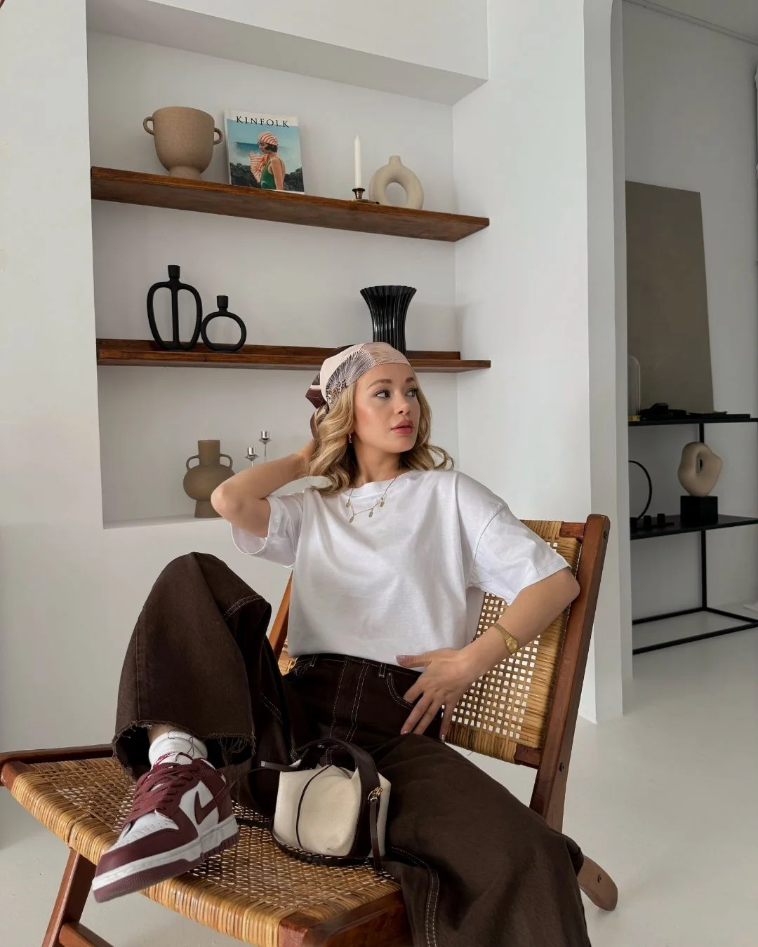 Basic Tshirt — model üzerinde, 5. fotoğraf