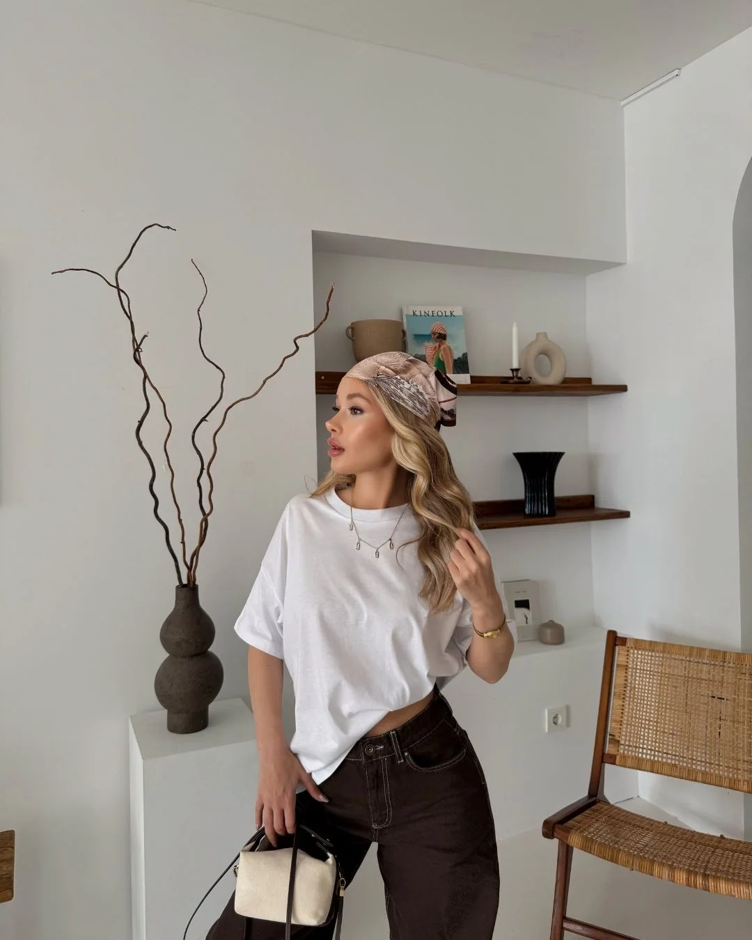 Basic Tshirt — model üzerinde, 4. fotoğraf