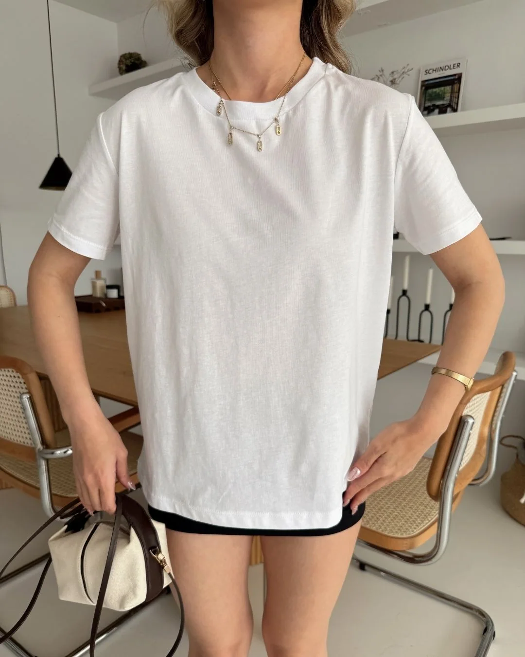 Etegi Oval Tshirt — model üzerinde, 5. fotoğraf