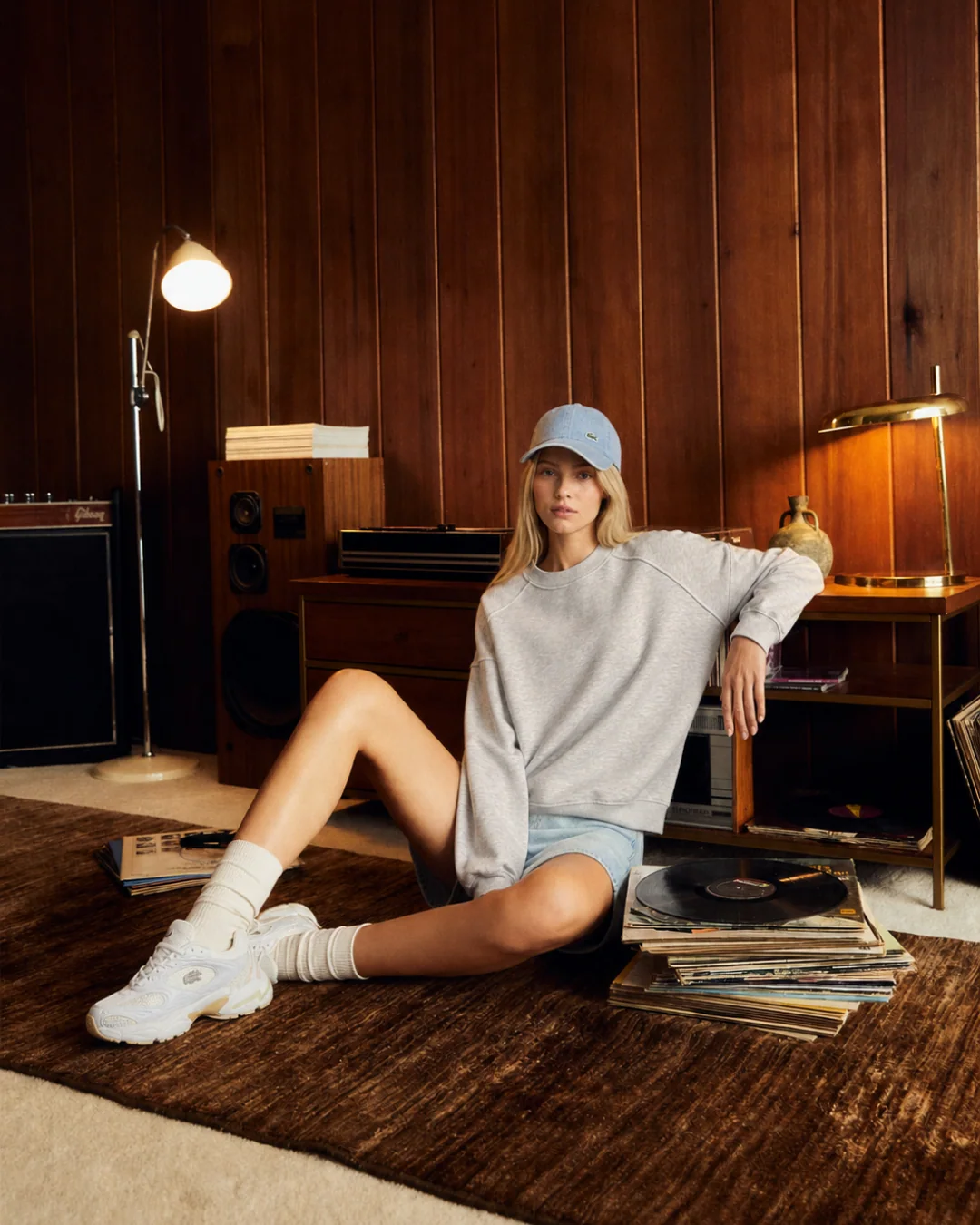 Parçalı Basic Sweatshirt — model üzerinde, 1. fotoğraf