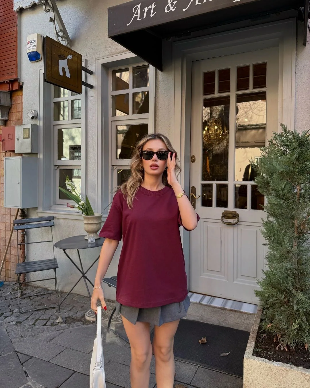 Karyoka tshirt — model üzerinde, 1. fotoğraf