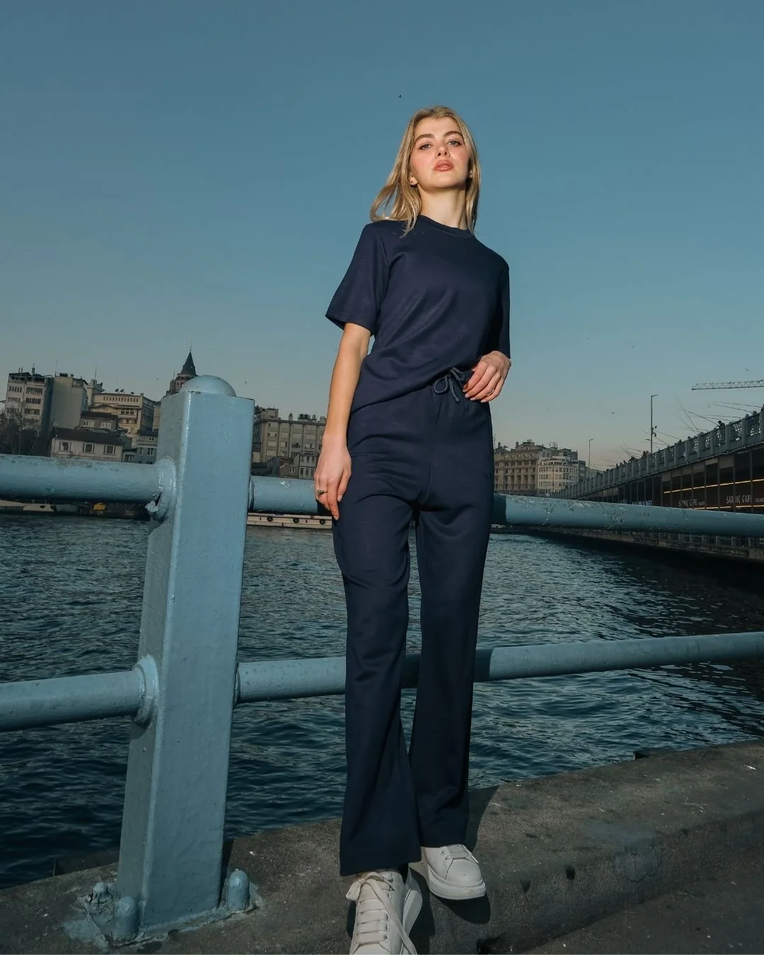 Oysho tshirt — model üzerinde, 2. fotoğraf
