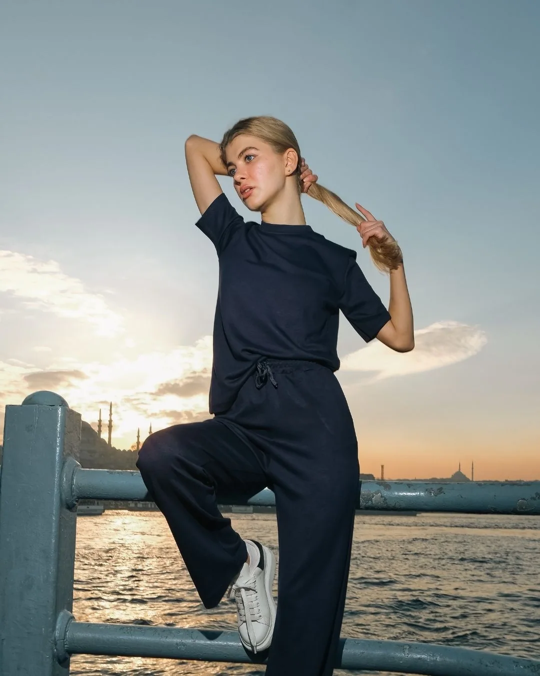 Oysho tshirt — model üzerinde, 3. fotoğraf