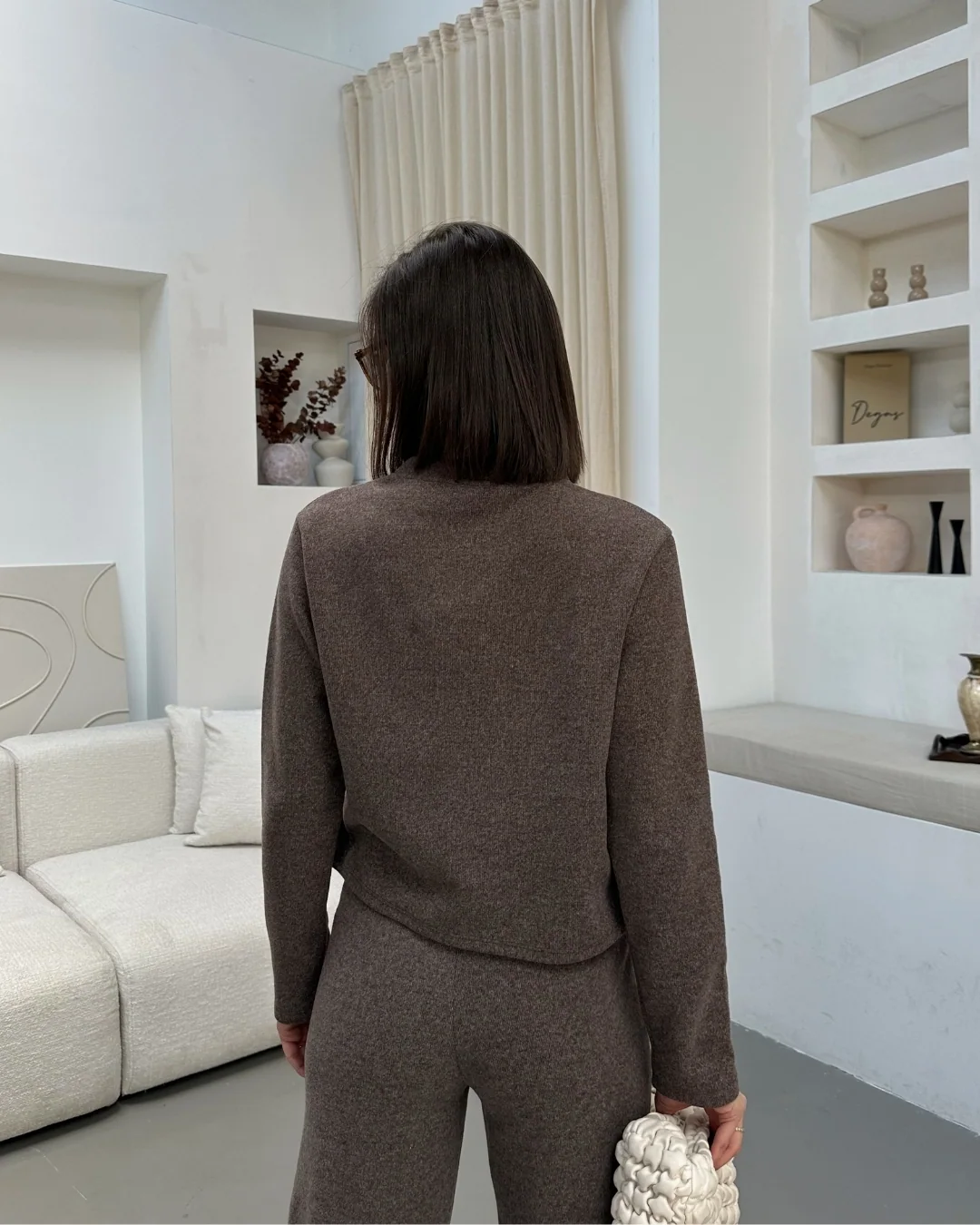 Selanik 4 Düğmeli Hırka — model üzerinde, 4. fotoğraf