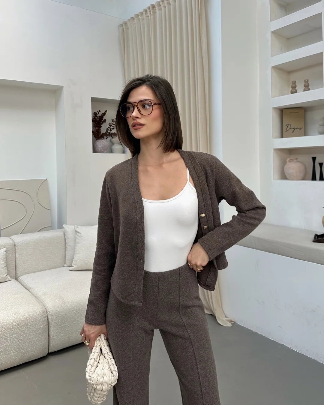 Selanik 4 Düğmeli Hırka — model üzerinde, 3. fotoğraf