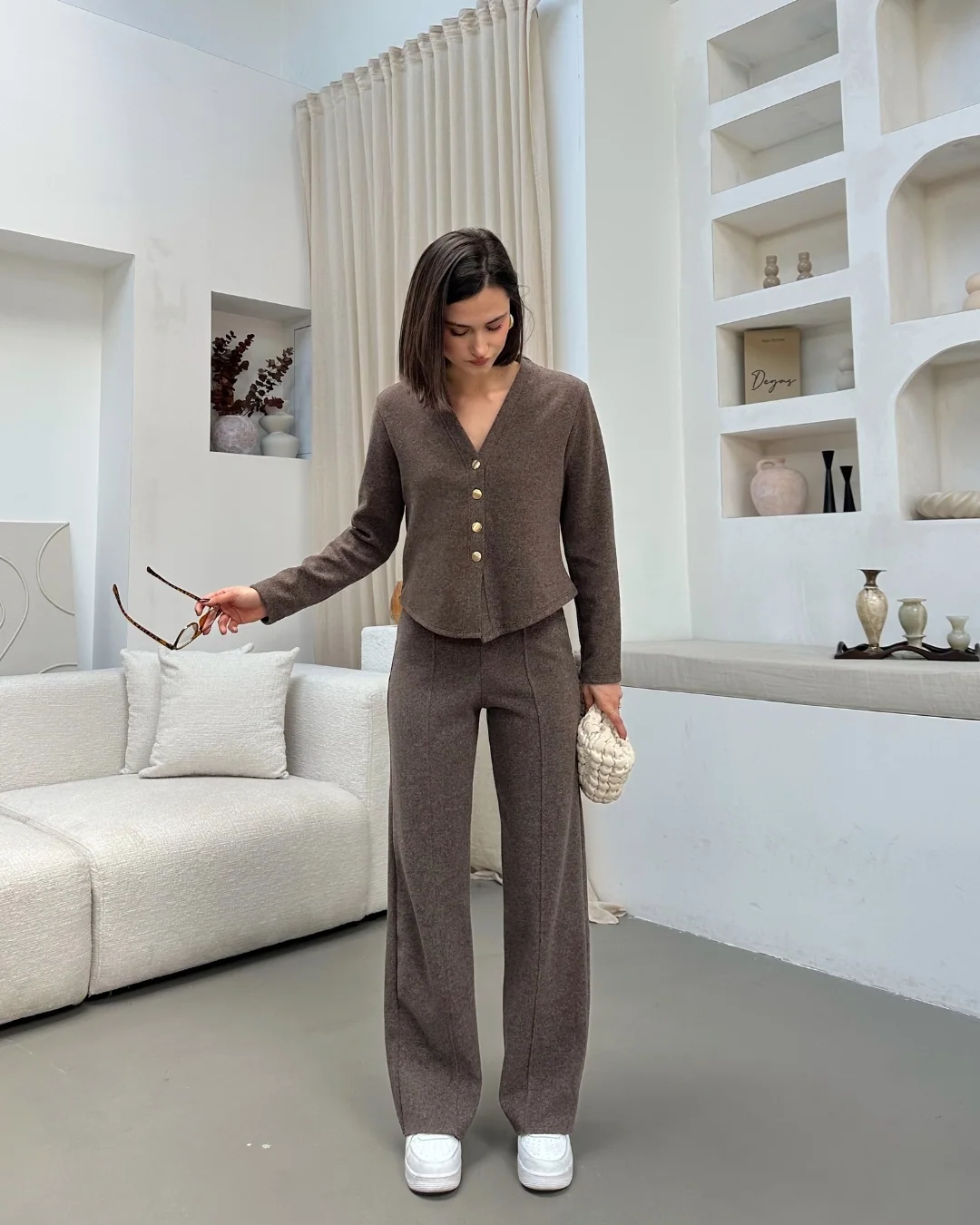 Selanik 4 Düğmeli Hırka — model üzerinde, 2. fotoğraf