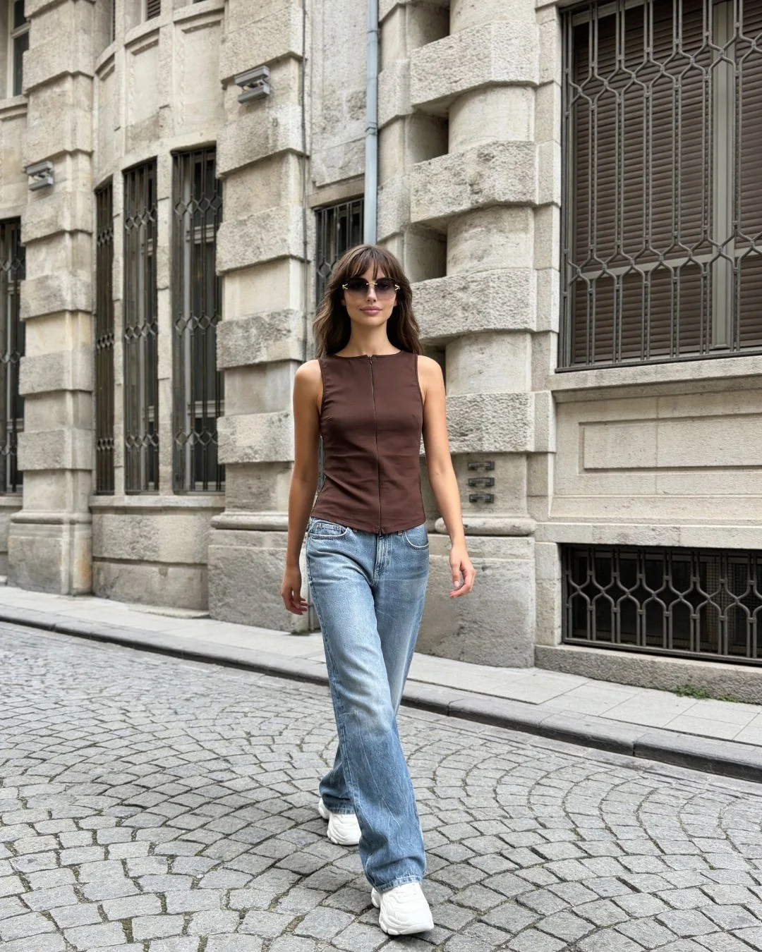 Likralı ribana kolsuz fermuarlı tşört — model üzerinde, 4. fotoğraf