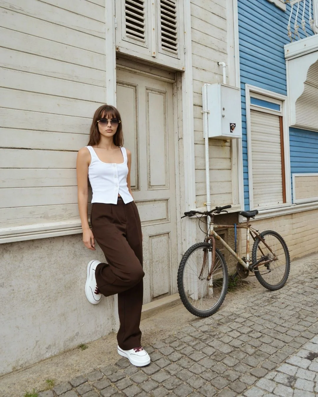 Kaşkorse 3 düğmeli atlet — model üzerinde, 4. fotoğraf