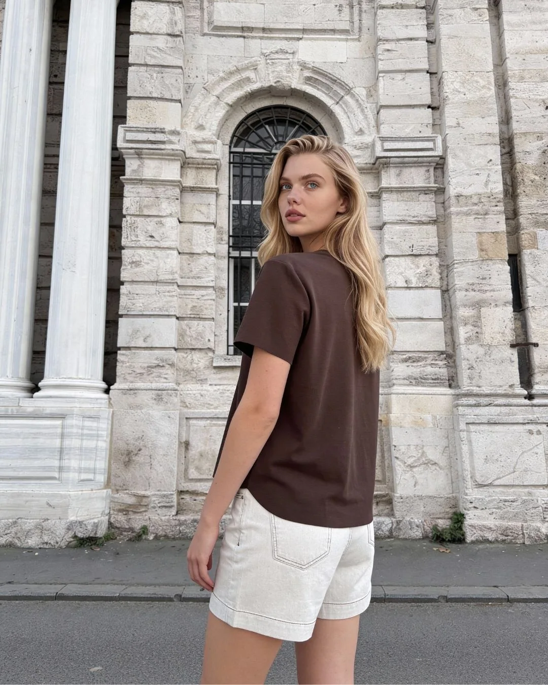 Oys salaş basic tşört — model üzerinde, 4. fotoğraf