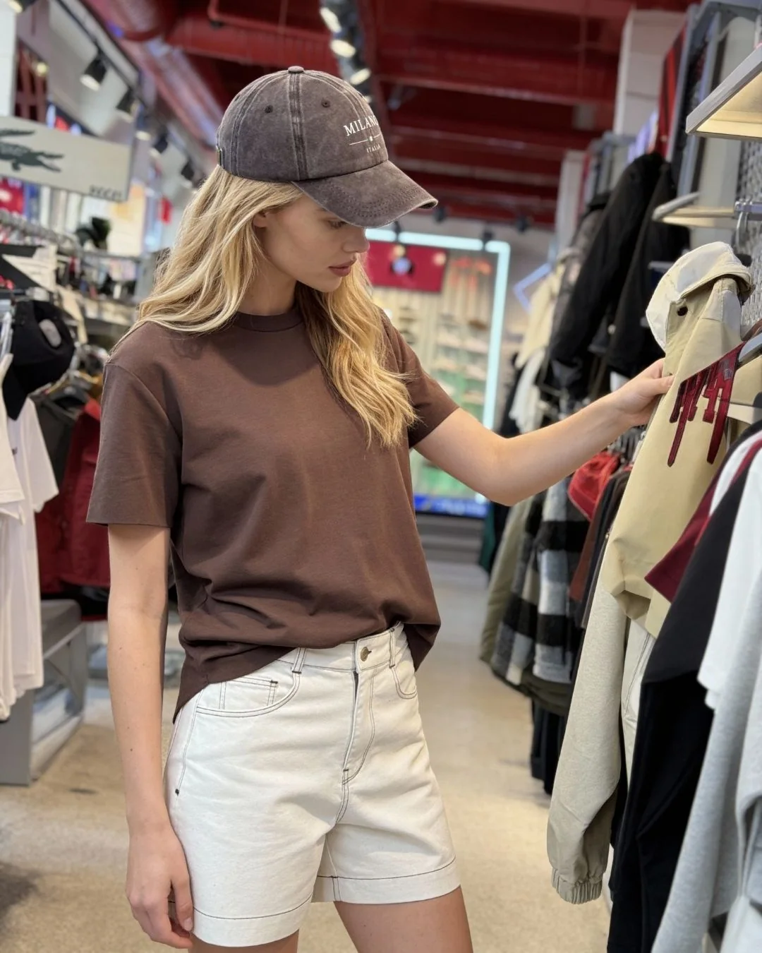 Oys salaş basic tşört — model üzerinde, 2. fotoğraf