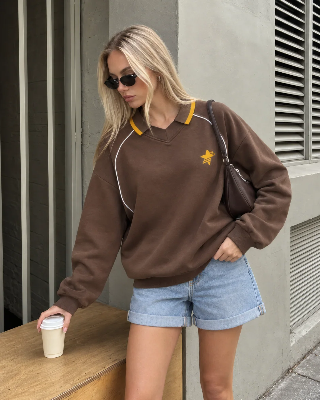 Çift Yakalı Arabiyeli Sweatshirt 3 İplik — model üzerinde, 3. fotoğraf