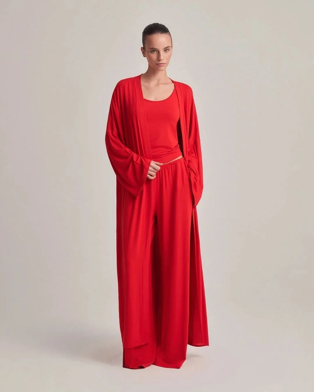 Dökümlü kimono — model üzerinde, 2. fotoğraf