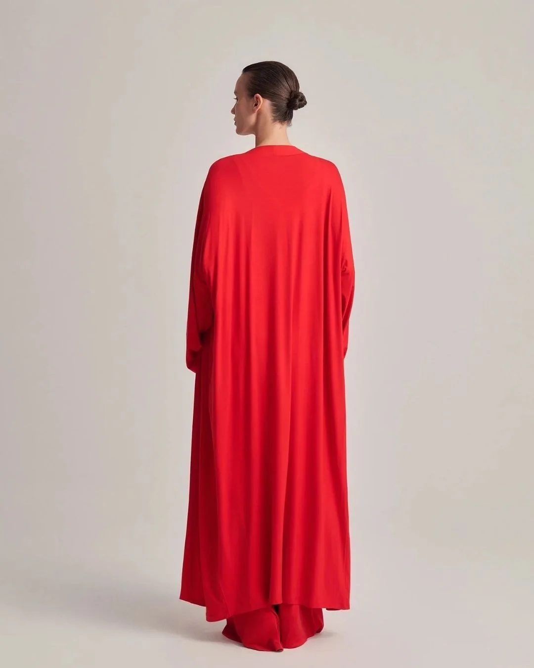 Dökümlü kimono — model üzerinde, 3. fotoğraf