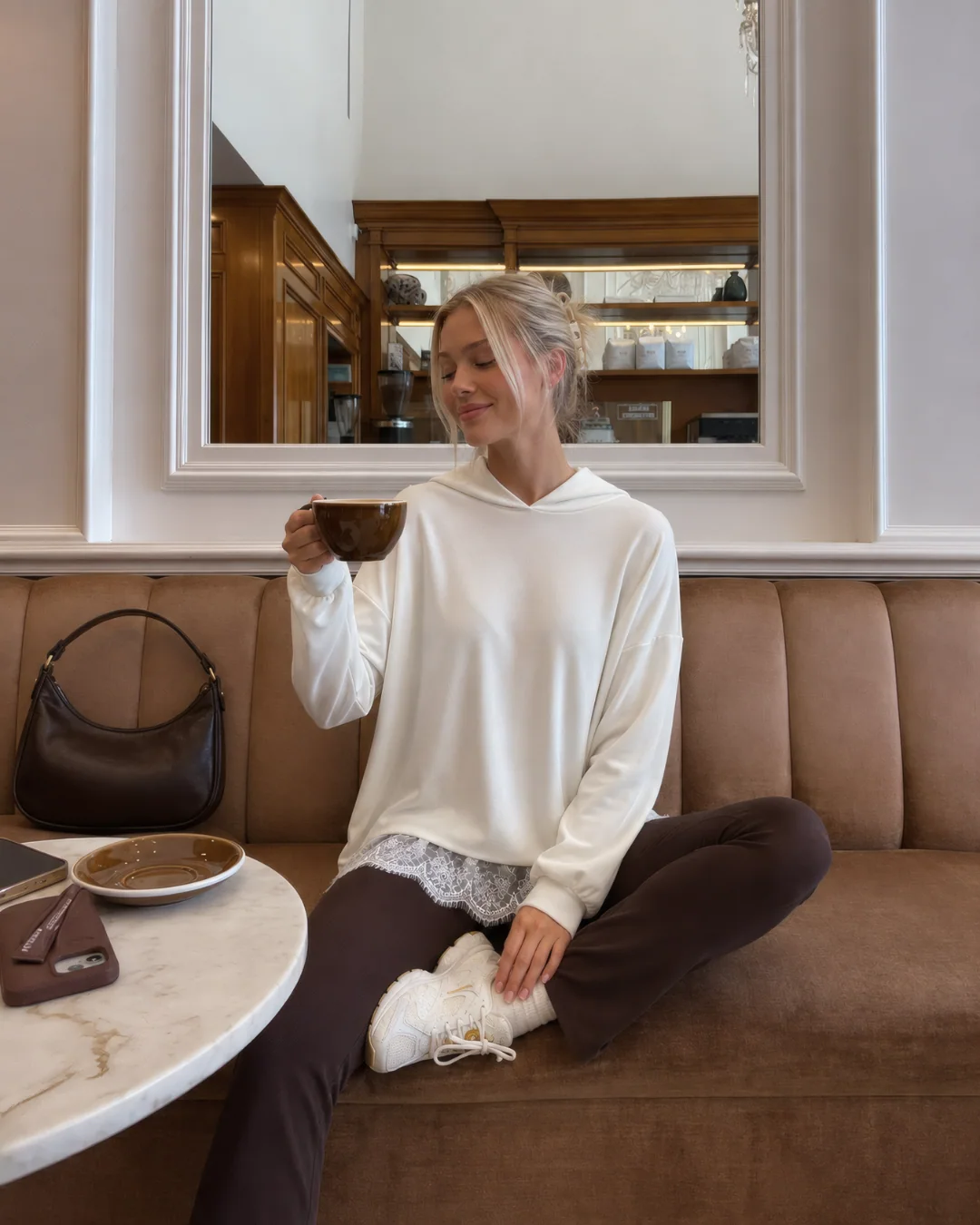 Oys Sırt Dantelli Kapüşonlu Sweatshirt — model üzerinde, 2. fotoğraf