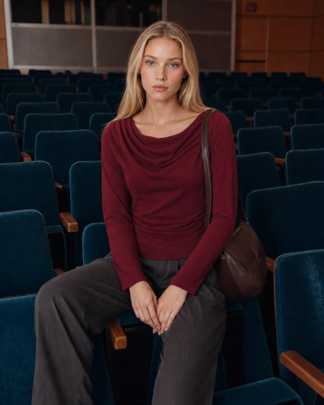 Modal Önü Pileli Tulumlu Kayık Yaka Body — model üzerinde, 1. fotoğraf