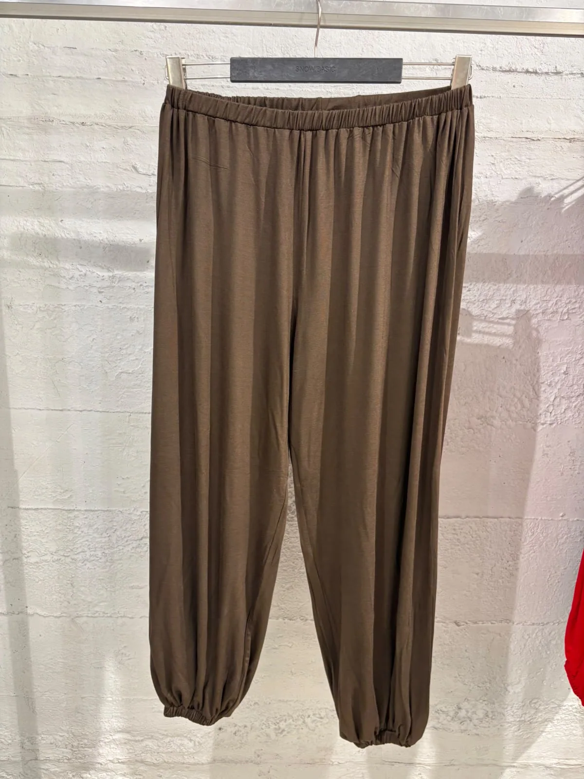Dökümlü şalvar pantolon — model üzerinde, 6. fotoğraf