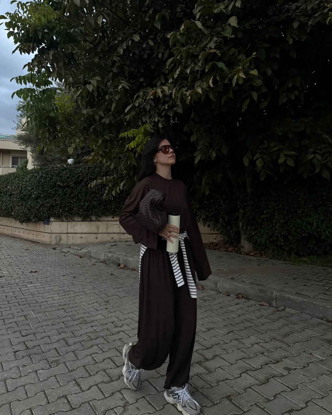 Dökümlü şalvar pantolon — model üzerinde, 2. fotoğraf