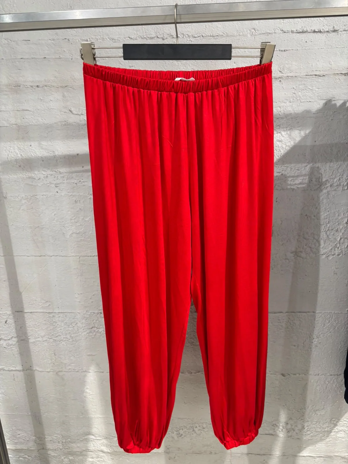 Dökümlü şalvar pantolon — model üzerinde, 5. fotoğraf