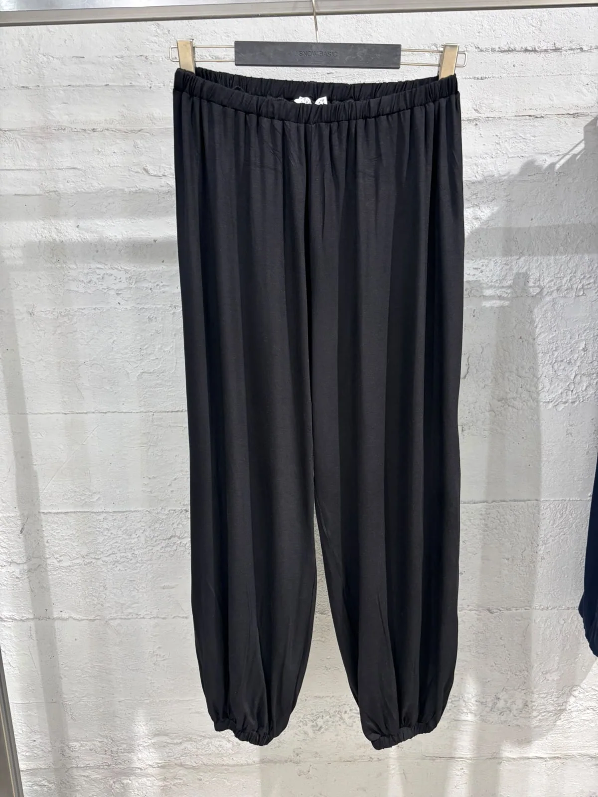 Dökümlü şalvar pantolon — model üzerinde, 7. fotoğraf