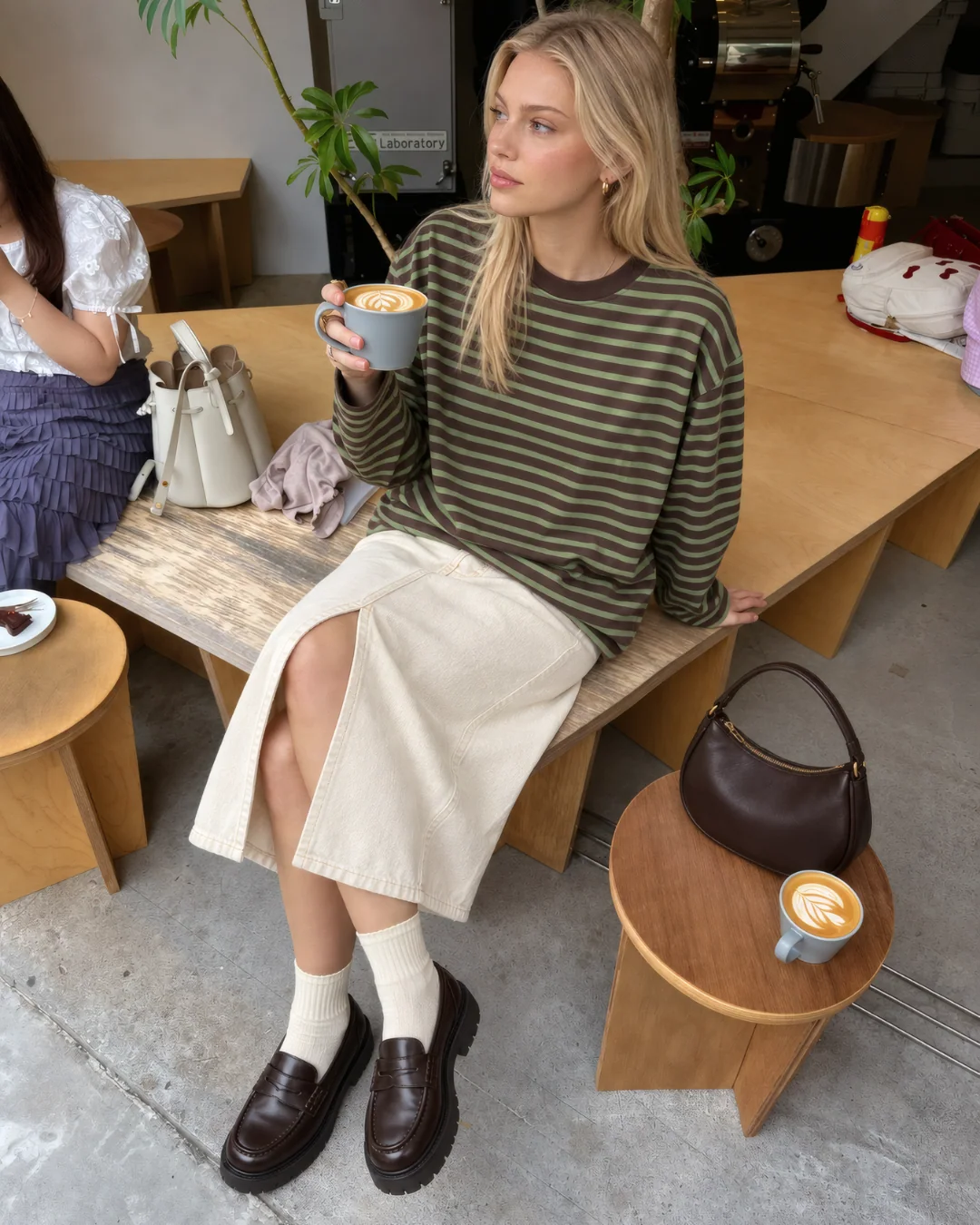 Çizgili Sweatshirt — model üzerinde, 2. fotoğraf