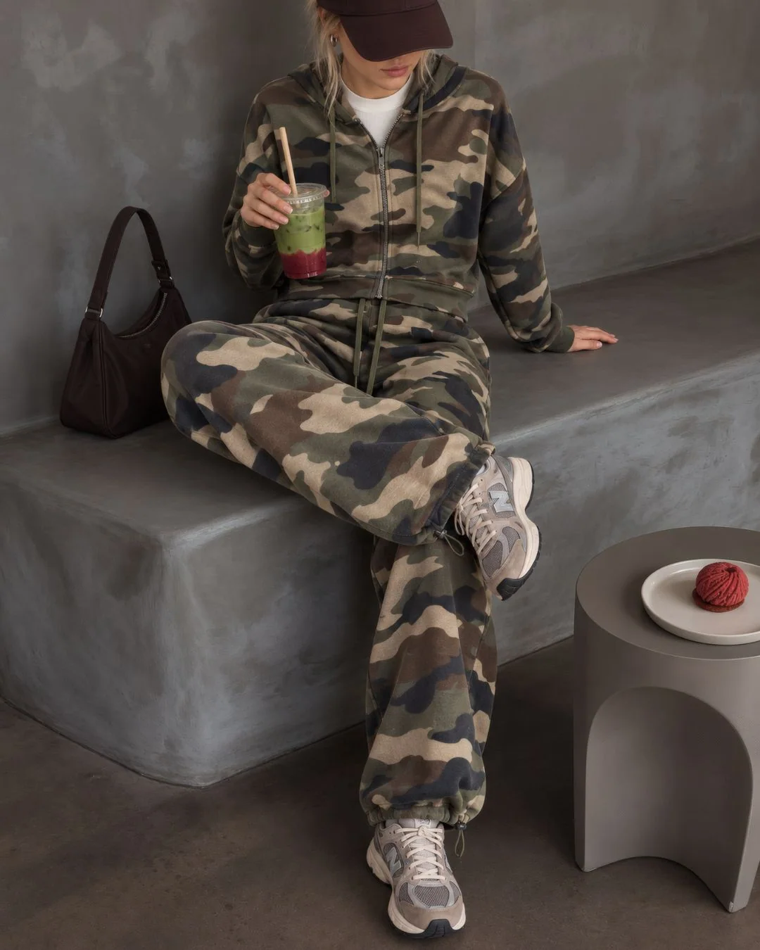 3 iplik kamuflaj barrel fit pantolon — model üzerinde, 4. fotoğraf