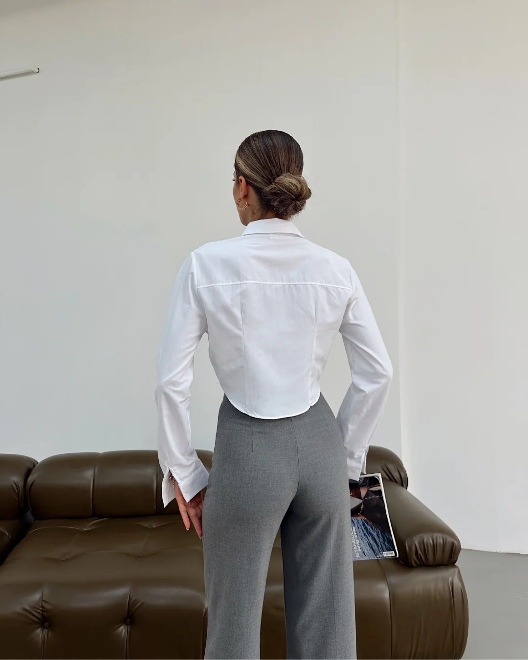 Pol Önü Pensli Palazo Pantolon — model üzerinde, 3. fotoğraf