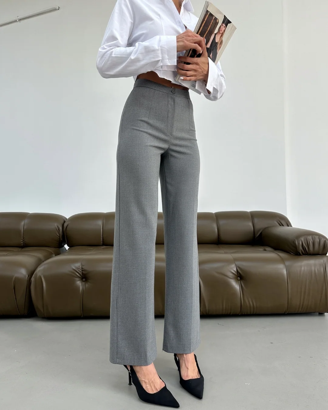 Pol Önü Pensli Palazo Pantolon — model üzerinde, 4. fotoğraf