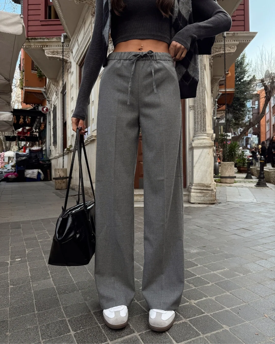 Pol Bel Lastikli Bağcıklı Palazo Pantolon — model üzerinde, 2. fotoğraf