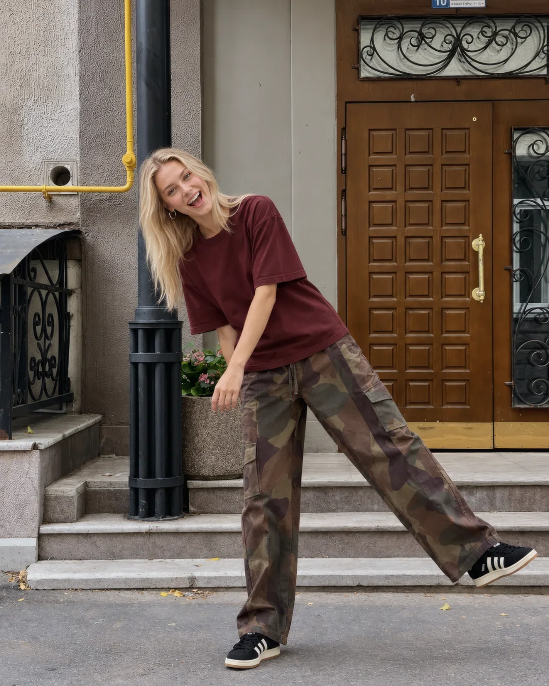 KAMUFLAJ KUŞ GÖZLÜ KOT PANTOLON — model üzerinde, 4. fotoğraf